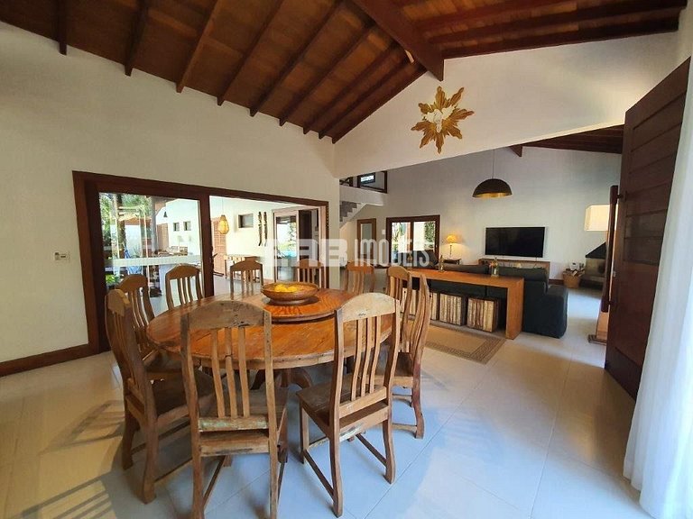 4 suítes, área gourmet e piscina