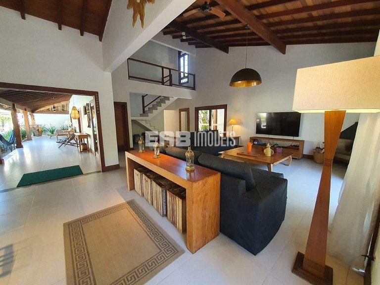 4 suítes, área gourmet e piscina