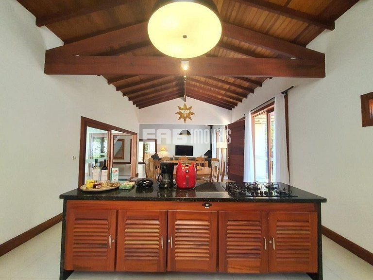 4 suítes, área gourmet e piscina