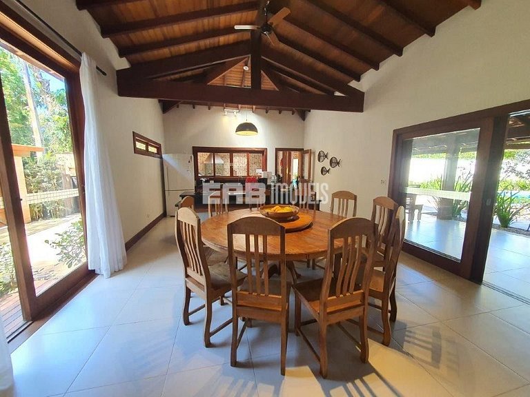 4 suítes, área gourmet e piscina