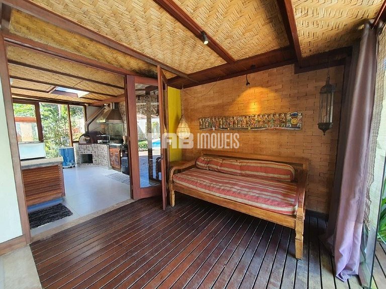 4 suítes, área gourmet e piscina