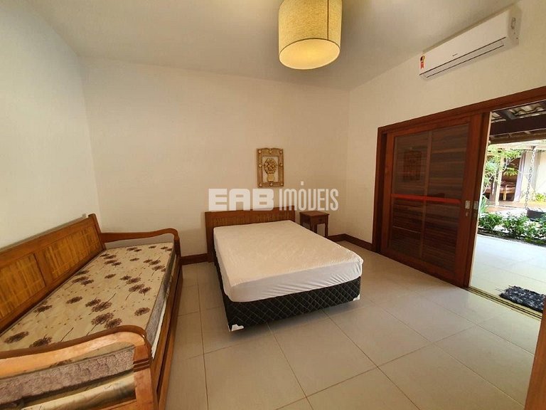 4 suítes, área gourmet e piscina