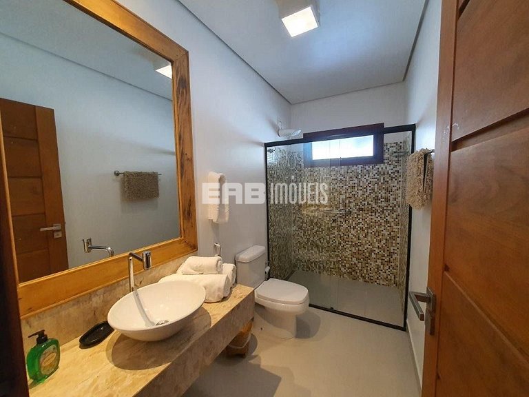 4 suítes, área gourmet e piscina