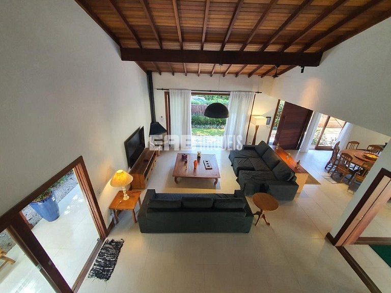 4 suítes, área gourmet e piscina