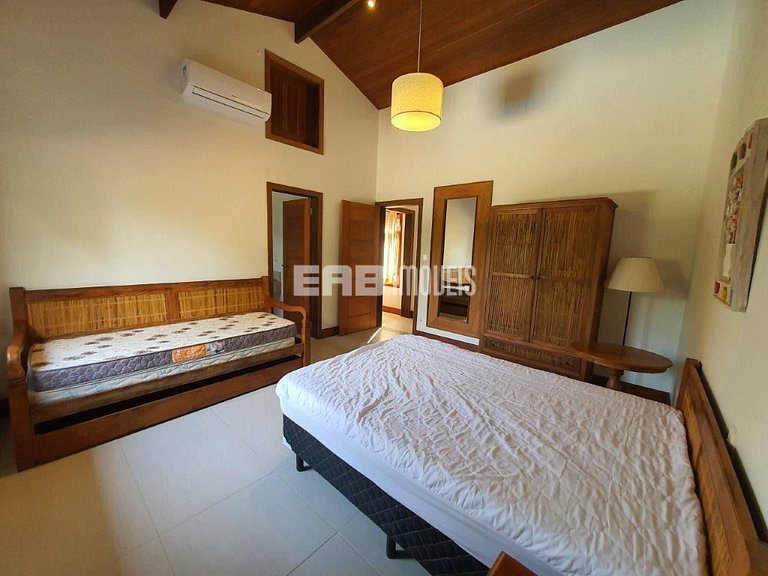 4 suítes, área gourmet e piscina