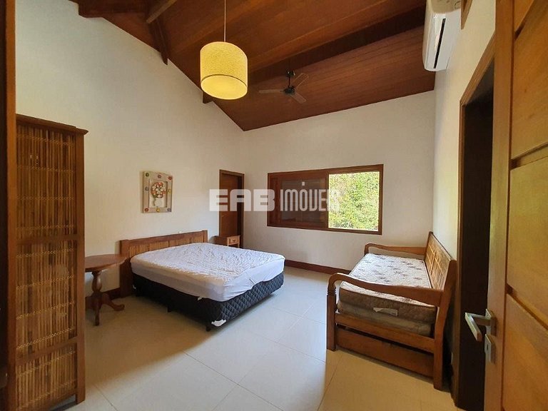 4 suítes, área gourmet e piscina