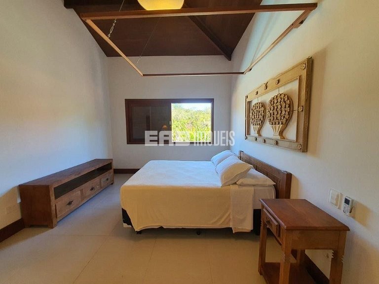 4 suítes, área gourmet e piscina