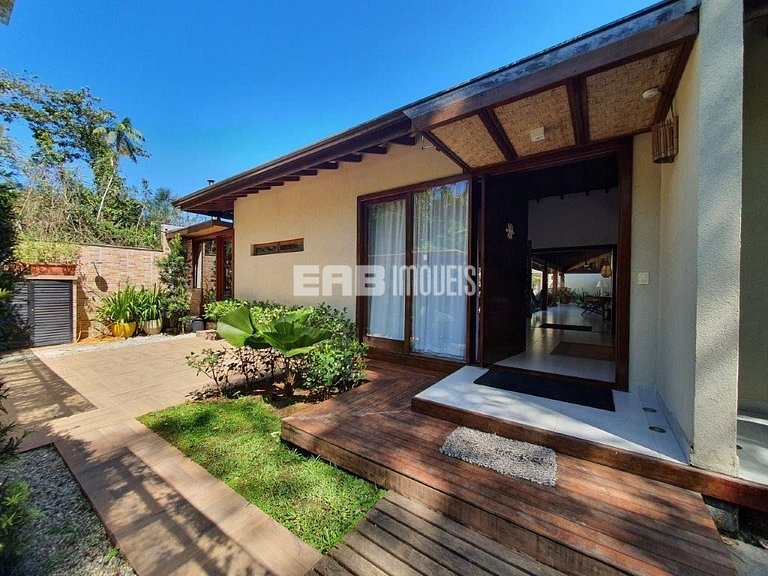 4 suítes, área gourmet e piscina