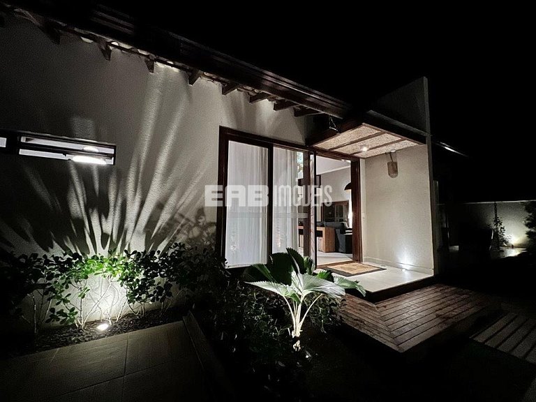 4 suítes, área gourmet e piscina