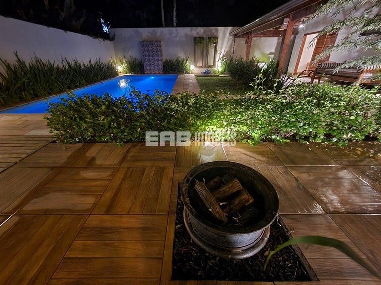 4 suítes, área gourmet e piscina