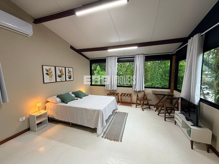 Estúdio ao lado do centrinho e a 1 km da praia