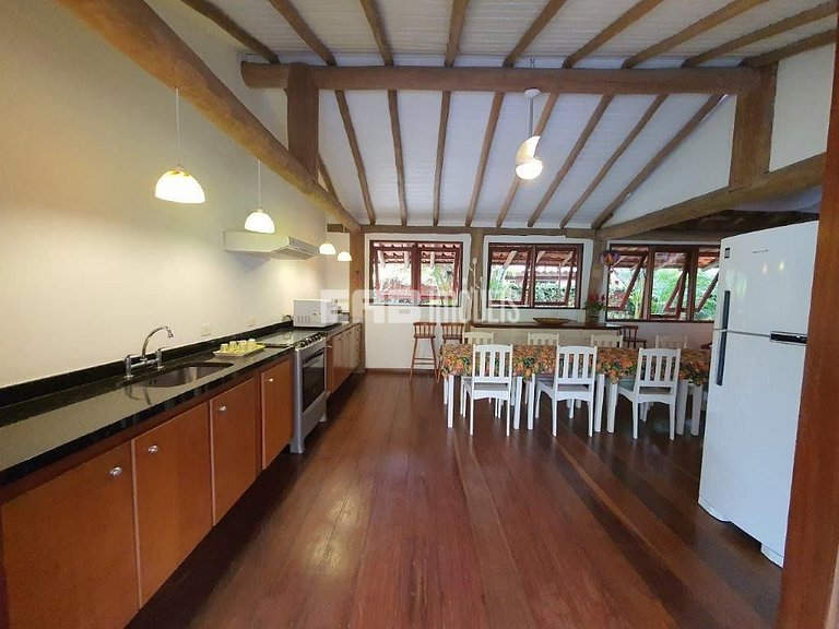 Piscina, 4 suítes, 90m do mar