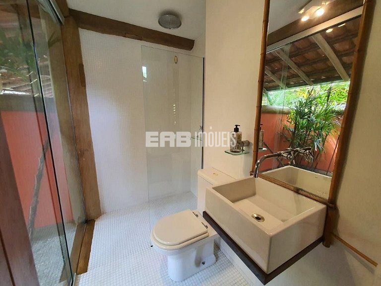 Piscina, 4 suítes, 90m do mar