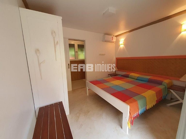 Piscina, 4 suítes, 90m do mar