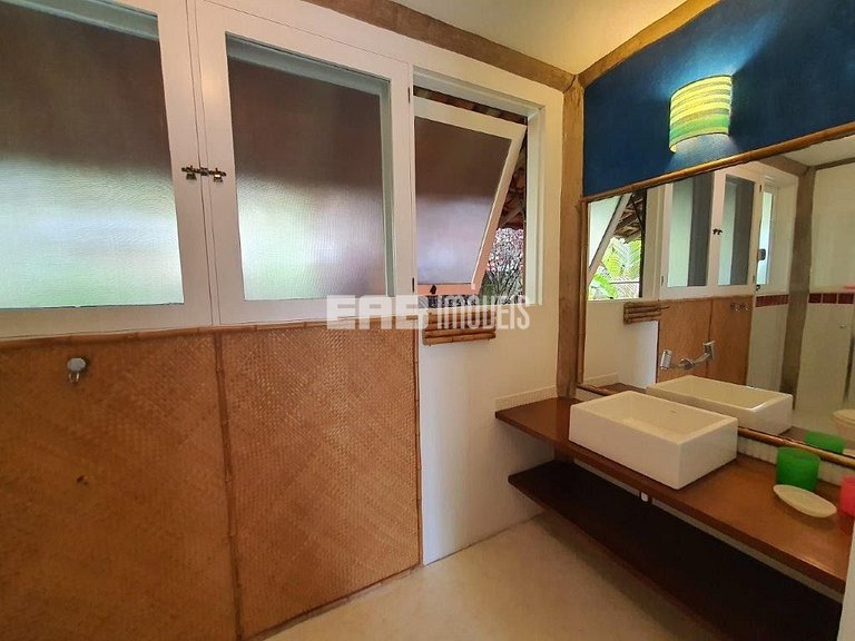 Piscina, 4 suítes, 90m do mar