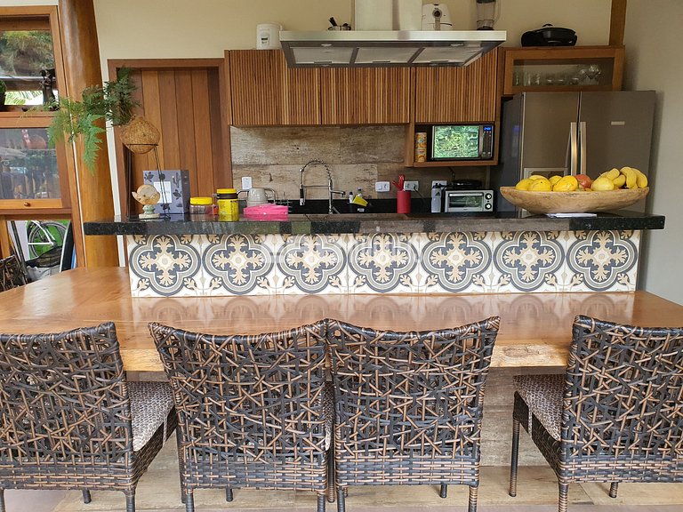 Casa com 4 suítes para temporada em Itamambuca