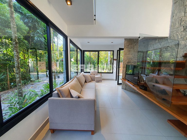 Casa com 4 suítes na praia do Prumirim