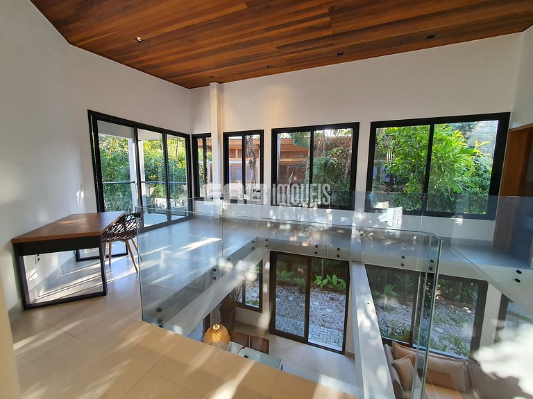 Casa com 4 suítes na praia do Prumirim