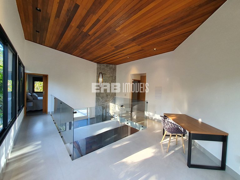 Casa com 4 suítes na praia do Prumirim