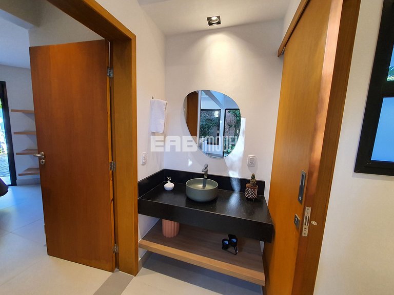 Casa com 4 suítes na praia do Prumirim