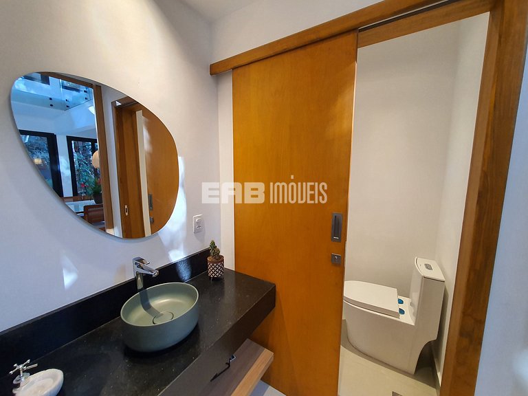 Casa com 4 suítes na praia do Prumirim