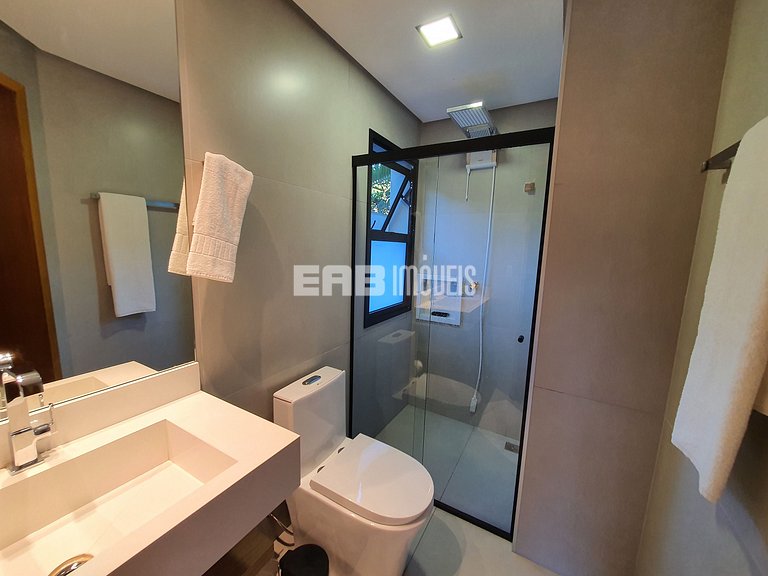 Casa com 4 suítes na praia do Prumirim