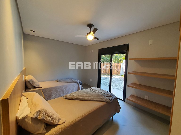 Casa com 4 suítes na praia do Prumirim