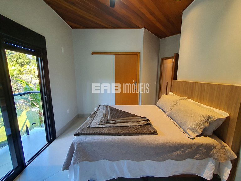 Casa com 4 suítes na praia do Prumirim