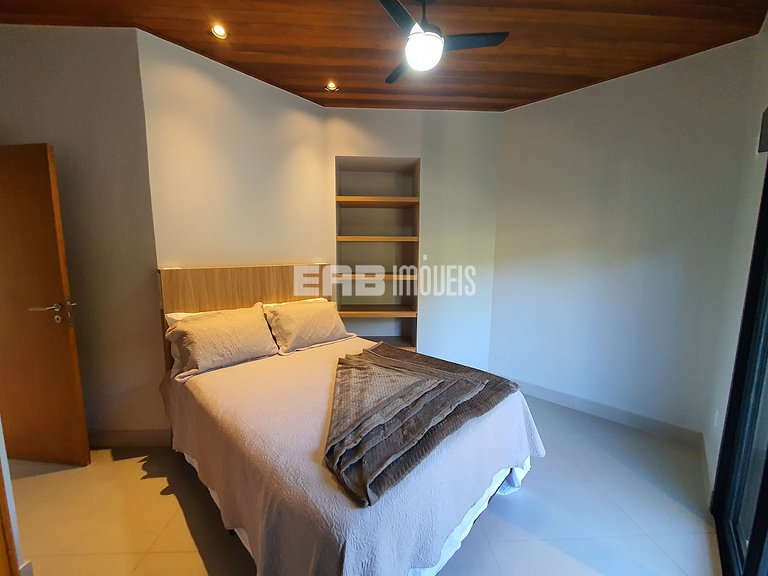 Casa com 4 suítes na praia do Prumirim