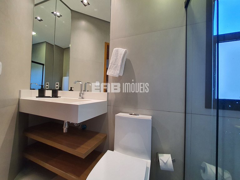 Casa com 4 suítes na praia do Prumirim