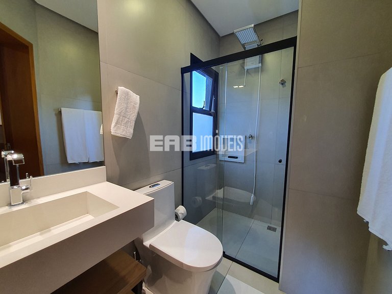 Casa com 4 suítes na praia do Prumirim