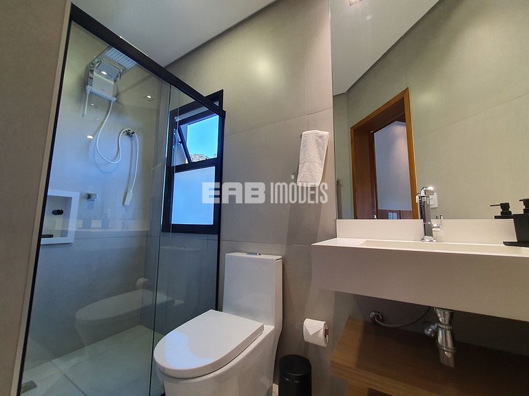 Casa com 4 suítes na praia do Prumirim