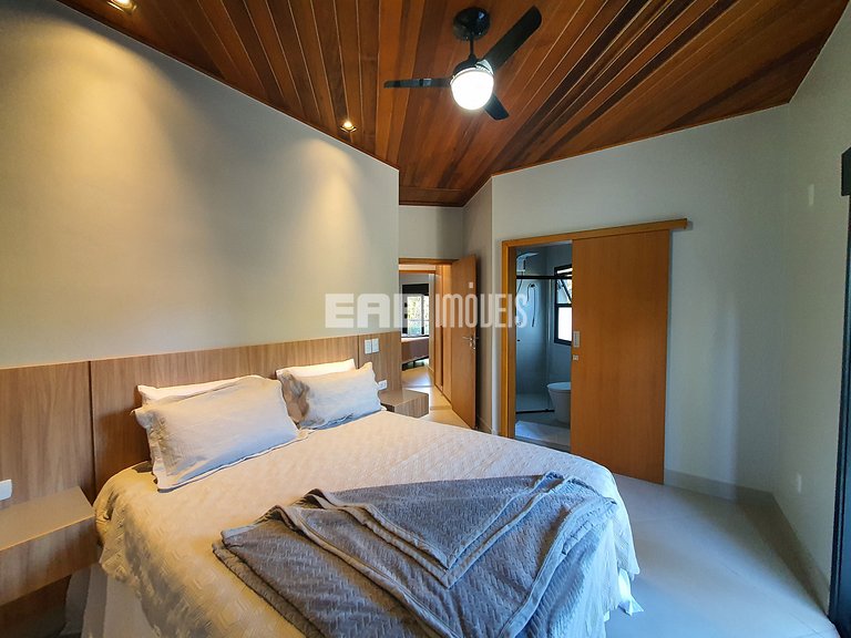 Casa com 4 suítes na praia do Prumirim