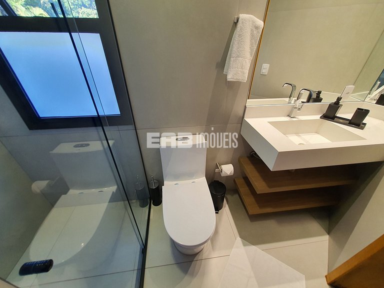 Casa com 4 suítes na praia do Prumirim