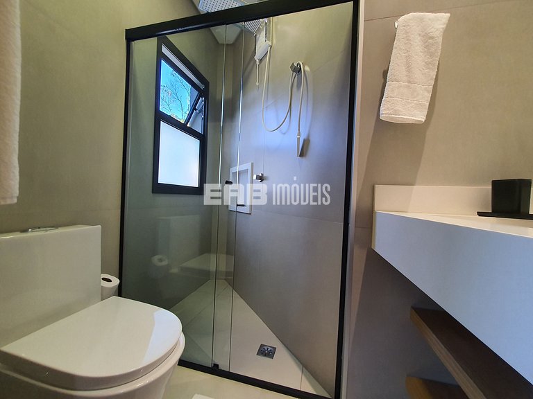 Casa com 4 suítes na praia do Prumirim