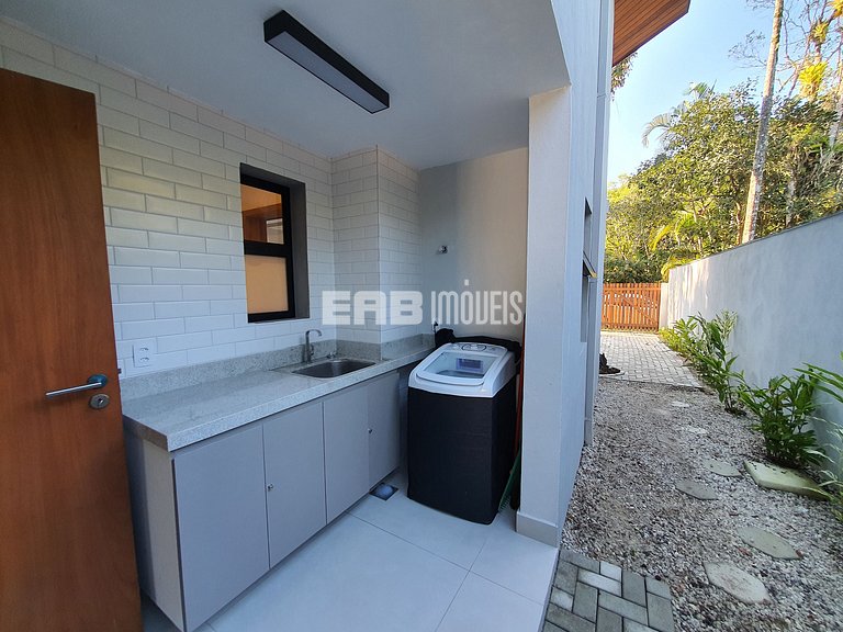 Casa com 4 suítes na praia do Prumirim