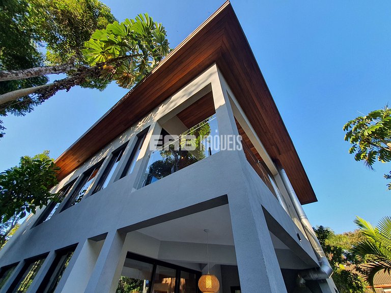 Casa com 4 suítes na praia do Prumirim