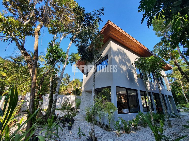 Casa com 4 suítes na praia do Prumirim