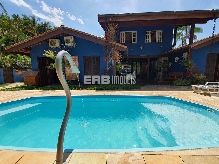 Casa com piscina e ar condicionado, a 160m da praia de Itama