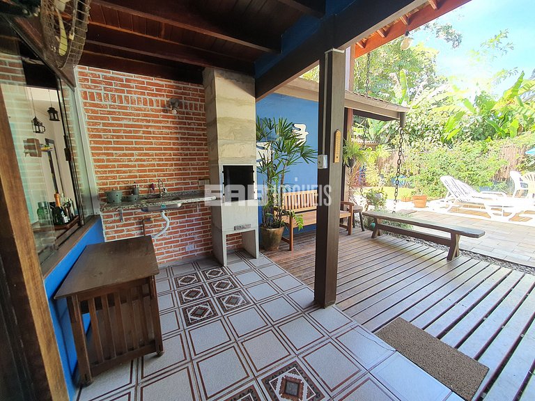 Casa com piscina e ar condicionado, a 160m da praia de Itama