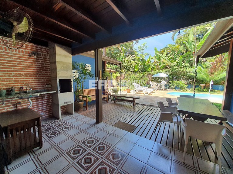 Casa com piscina e ar condicionado, a 160m da praia de Itama