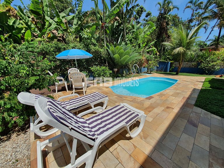 Casa com piscina e ar condicionado, a 160m da praia de Itama