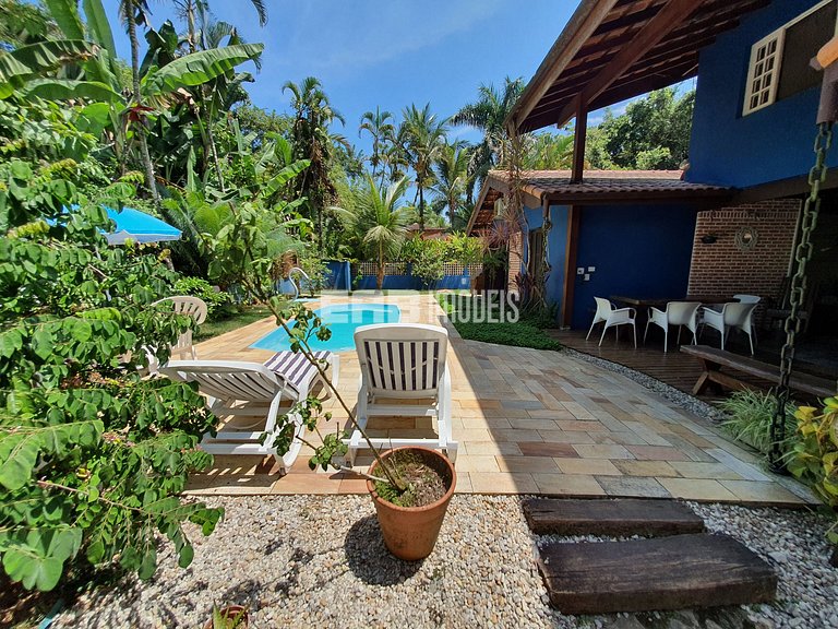 Casa com piscina e ar condicionado, a 160m da praia de Itama