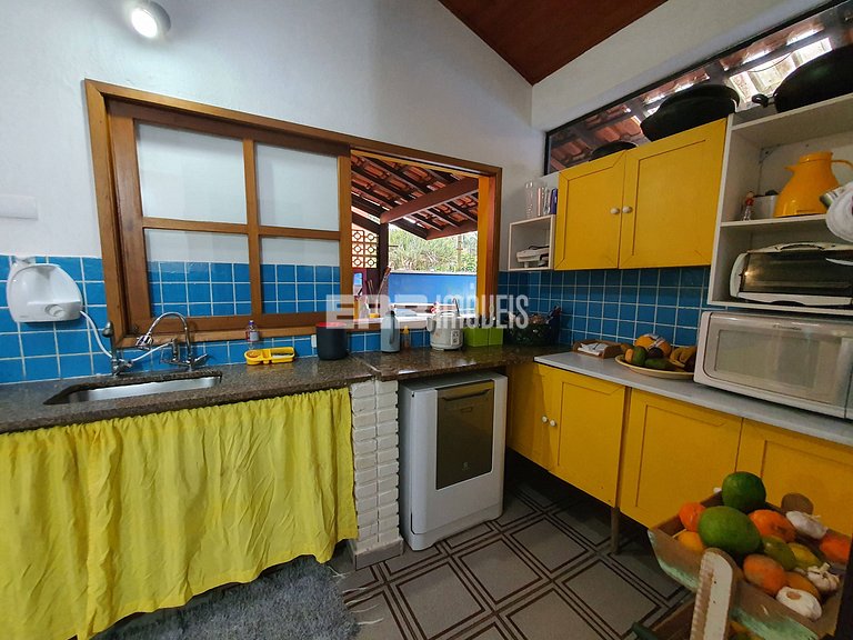 Casa com piscina e ar condicionado, a 160m da praia de Itama