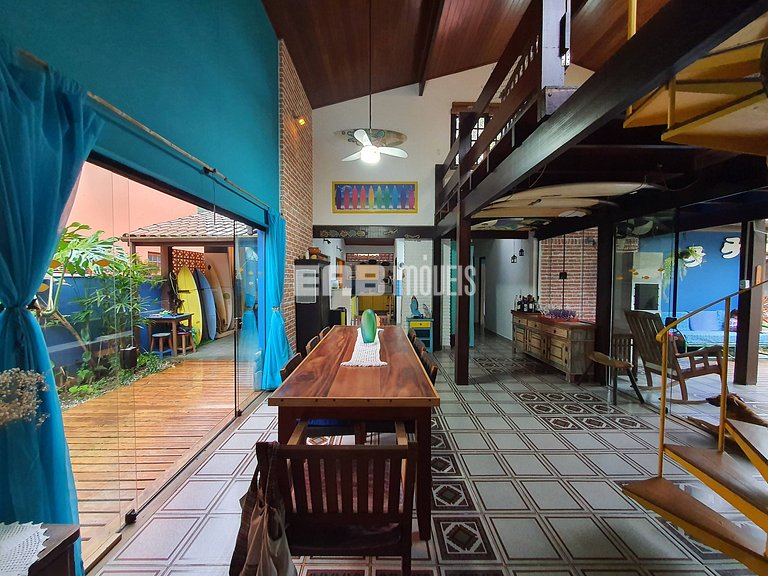 Casa com piscina e ar condicionado, a 160m da praia de Itama