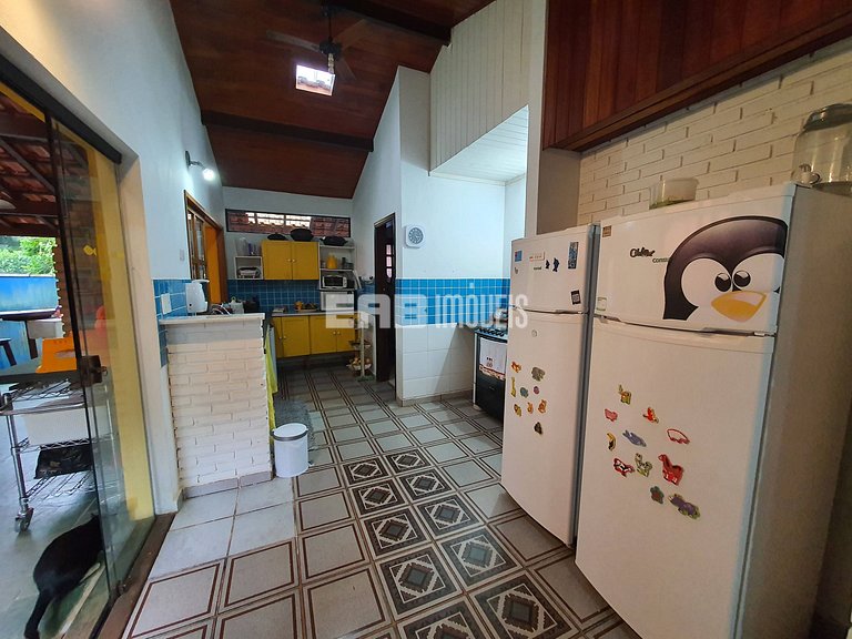 Casa com piscina e ar condicionado, a 160m da praia de Itama