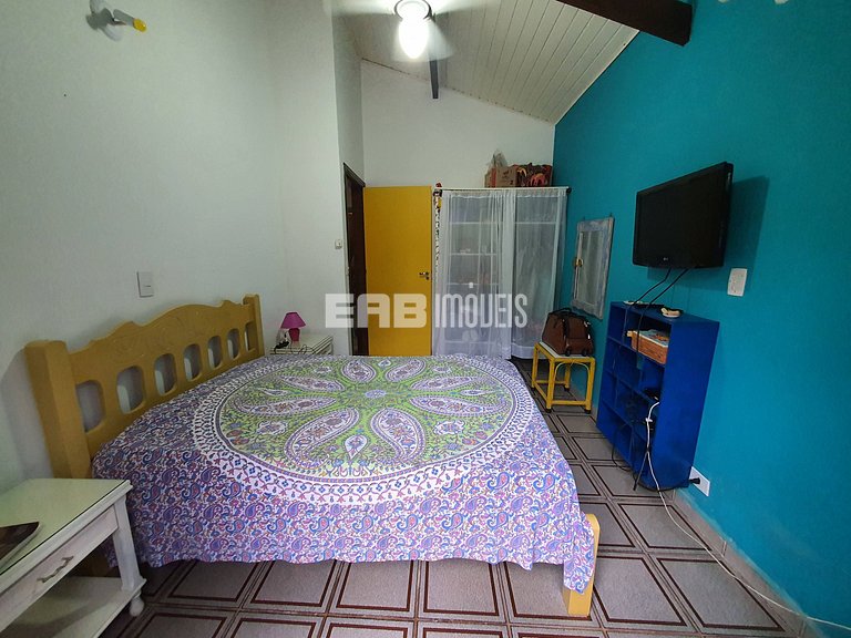 Casa com piscina e ar condicionado, a 160m da praia de Itama