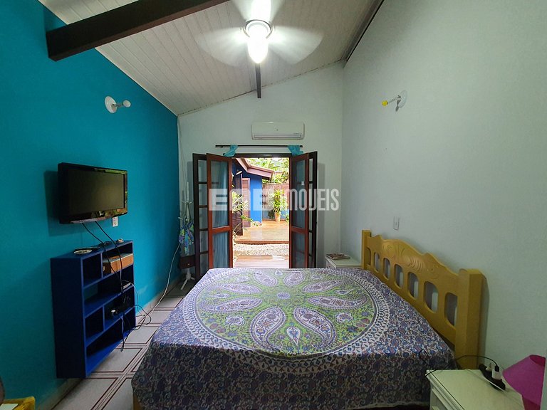 Casa com piscina e ar condicionado, a 160m da praia de Itama