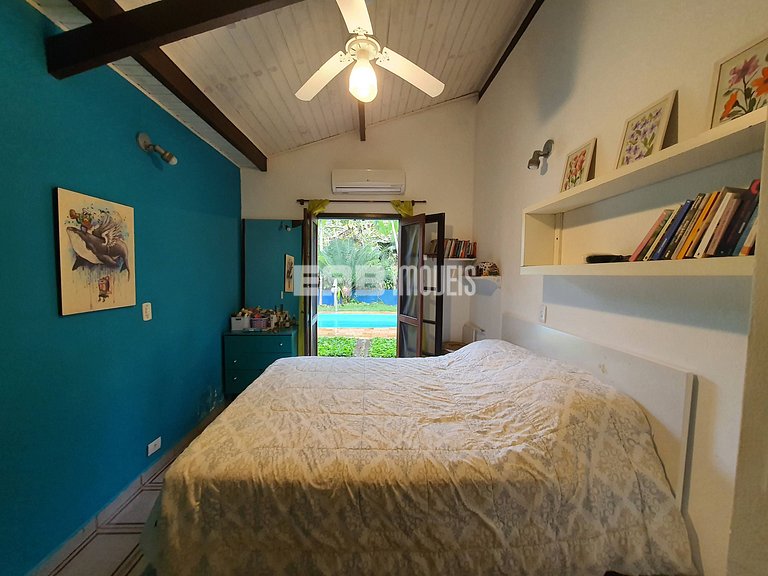 Casa com piscina e ar condicionado, a 160m da praia de Itama