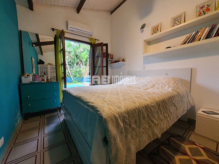 Casa com piscina e ar condicionado, a 160m da praia de Itama